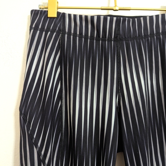 Ivy Park Medium Black White Kaleidoscope Gym Yoga Pilates Workout Gym Leggings - Picture 4 of 12